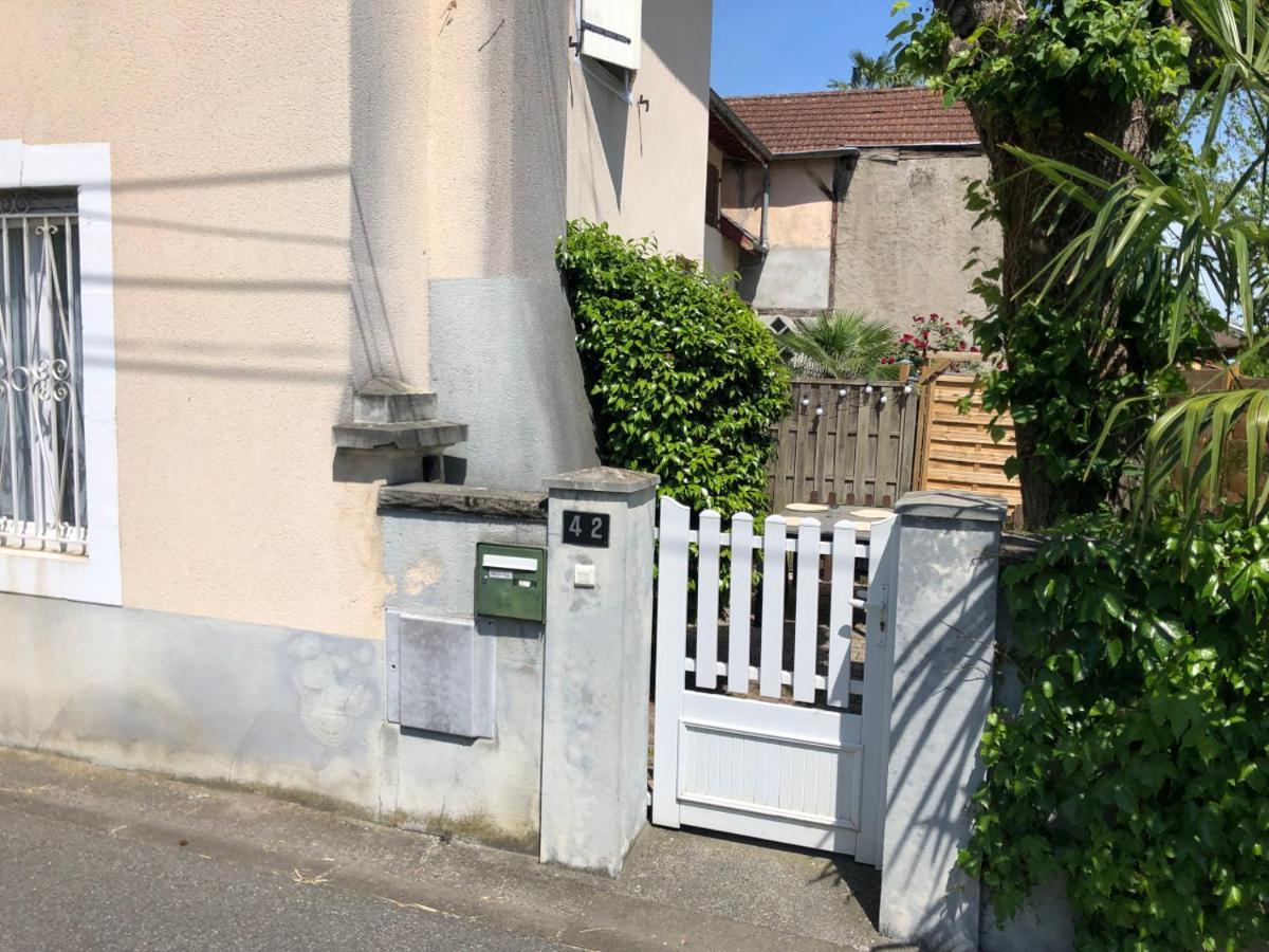 Petite Maison Avec Terrasse Jurancon Екстер'єр фото